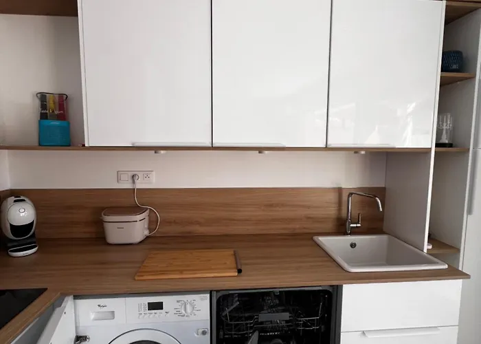 1 Avec Grande Terrasse Plein Sud Au Lavandou Apartman *