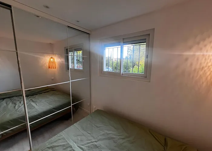 1 Avec Grande Terrasse Plein Sud Au Lavandou * Le Lavandou